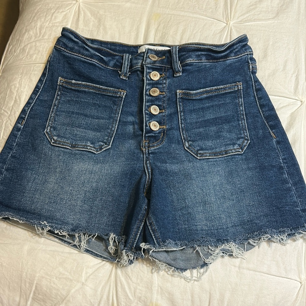 Lovervet by Vervet Jean shorts size medium.